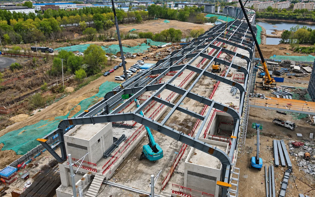 Shaped steel of an elevated station on Shenyang Metro Line 3 under construction
