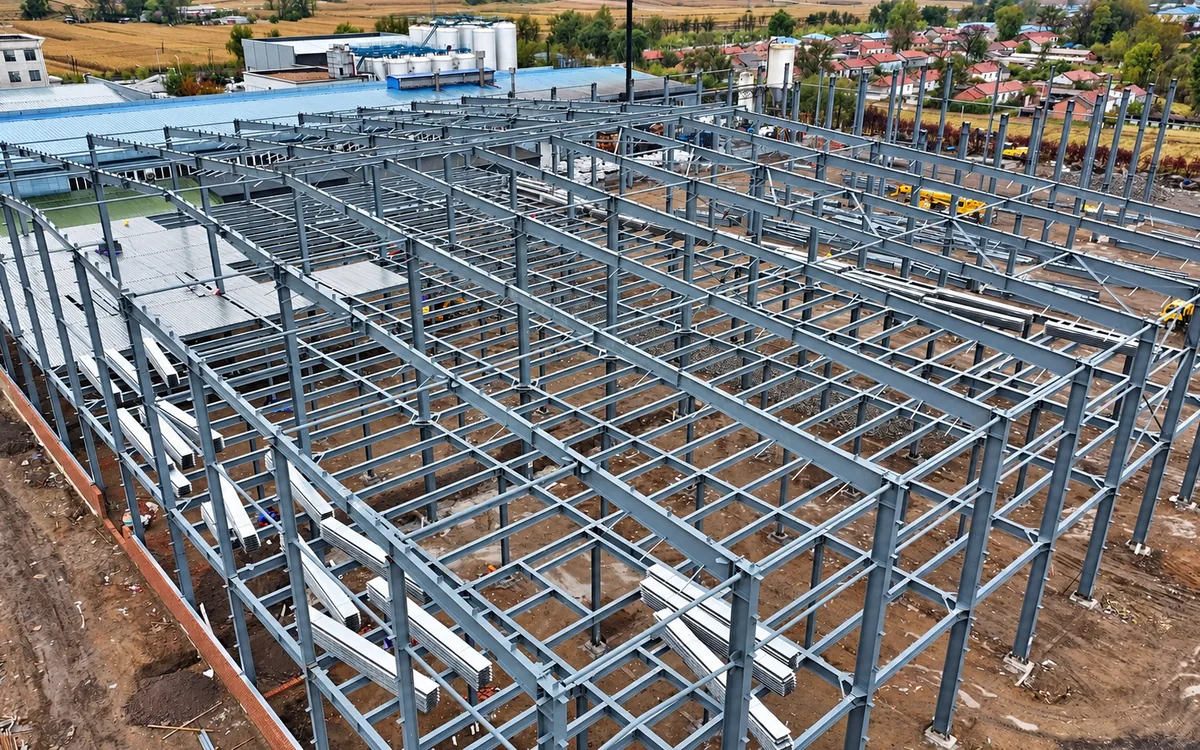 Steel frame of the Xuanhe brewery under construction