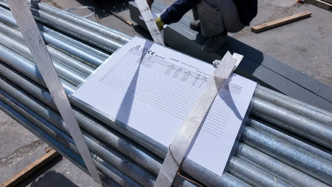 Product list fixed to a bundle of steel pipes